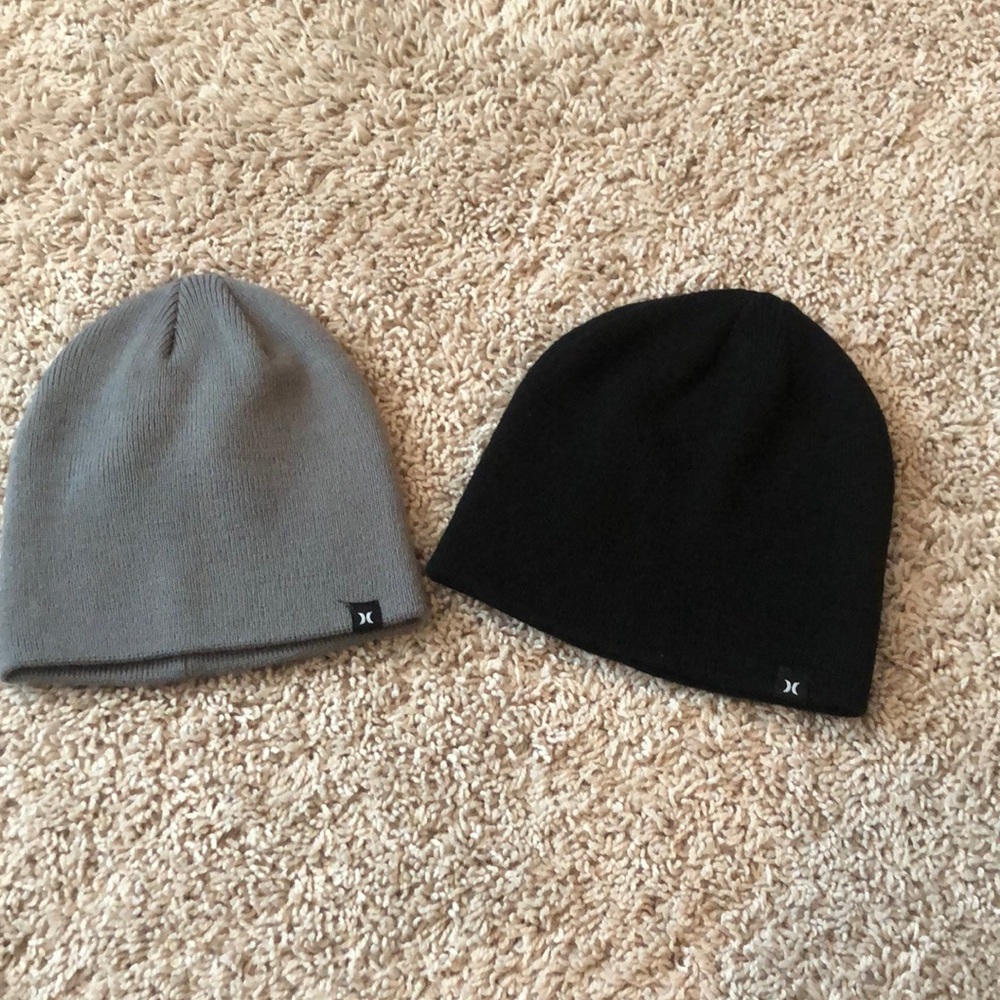 Hurley Gray and Black Beanie Set